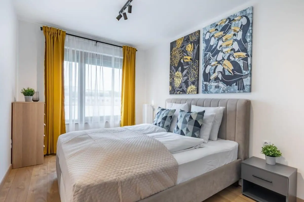 Brand New Central Flat location